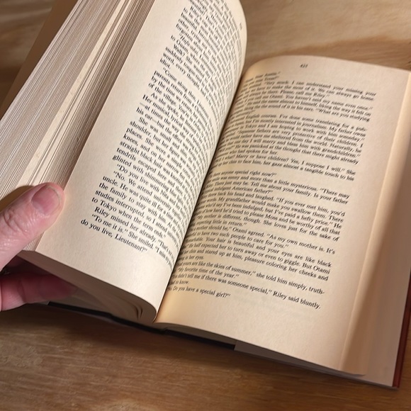 📚2/$14; 3/$16; 4/$18; 5/$20 ADD $2 for any additional books! ENJOY📚📚📚 - Picture 4 of 7